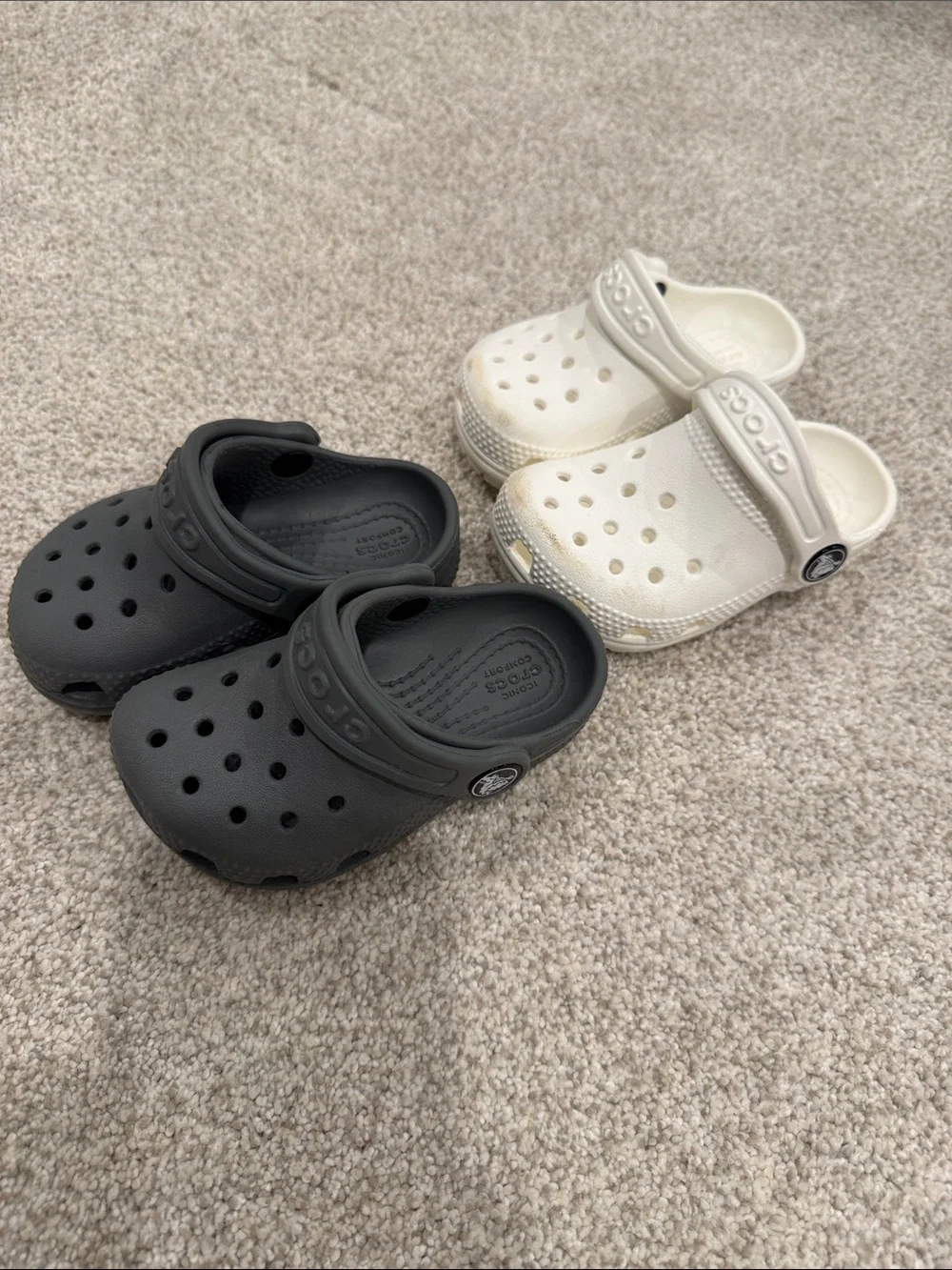 CROCS Kids Classic Clogs in Dark Grey and White